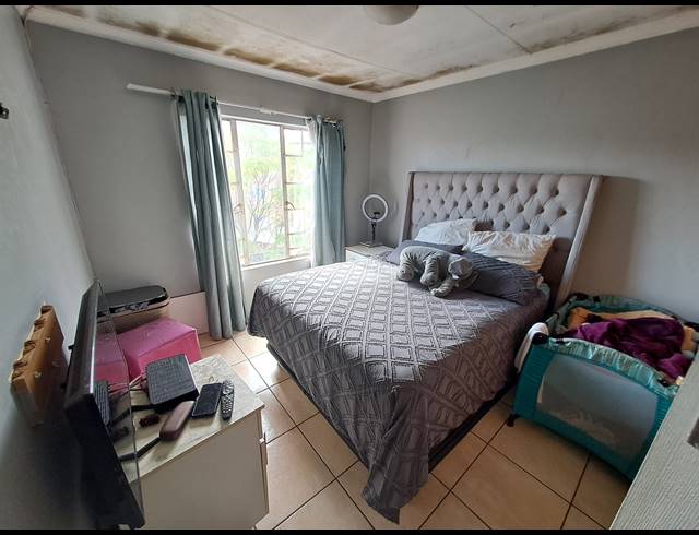 2 BEDROOM TOWNHOUSE FOR SALE IN CASTLEVIEW